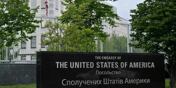 us-shuts-kyiv-embassy-over-fears