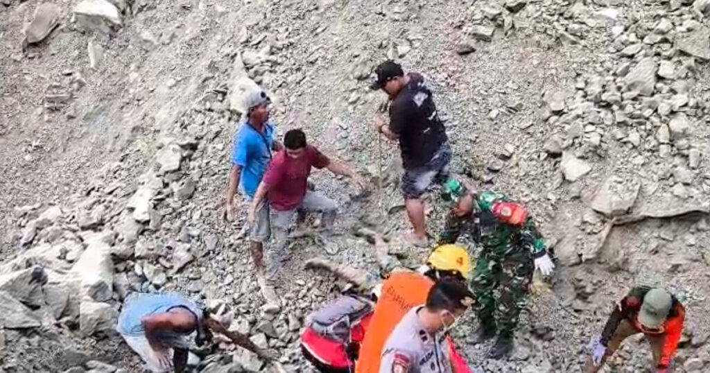 Death toll from quarry collapse in Indonesia rises to 14