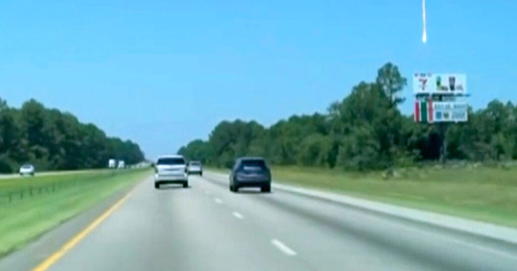 Bright object seen streaking through the sky in several US states