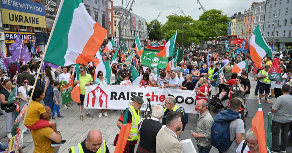 More than 1,000 march in Cork City to demand urgent action on housing crisis