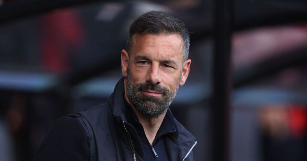 Ruud van Nistelrooy leaves relegated Leicester after 27 games as manager