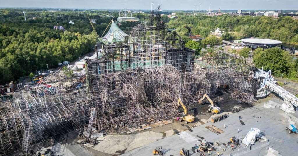 Fire destroys main stage of Tomorrowland music festival 