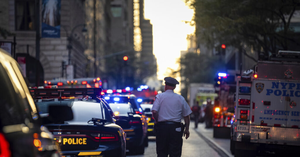 Mass shooting at Manhattan skyscraper leaves 5 dead, including gunman
