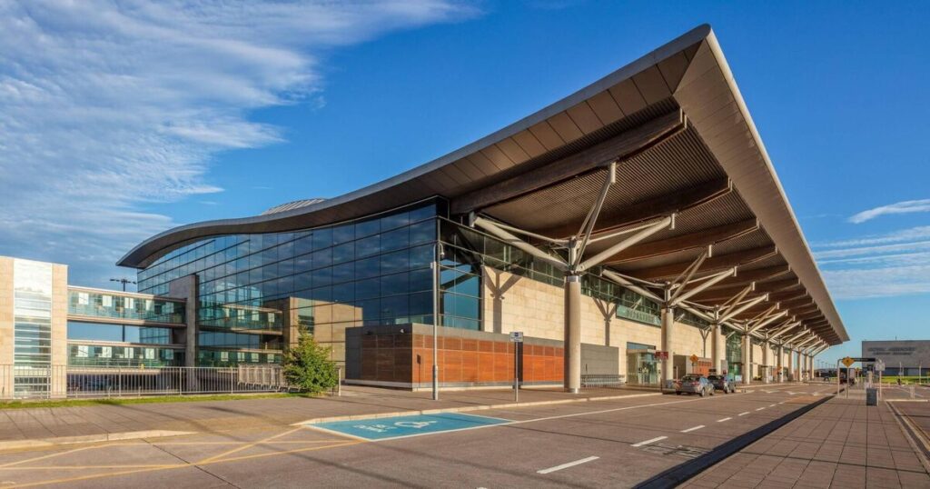 Ryanair chief cites lower costs after moving aircraft from Cork Airport to Shannon 