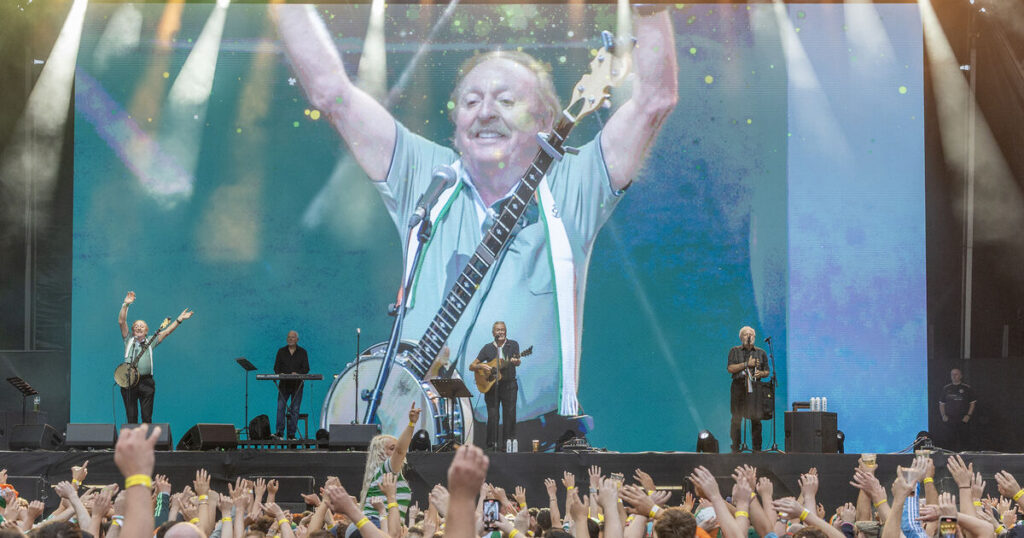 Thomond Park sees The Wolfe Tones play their final ever gig