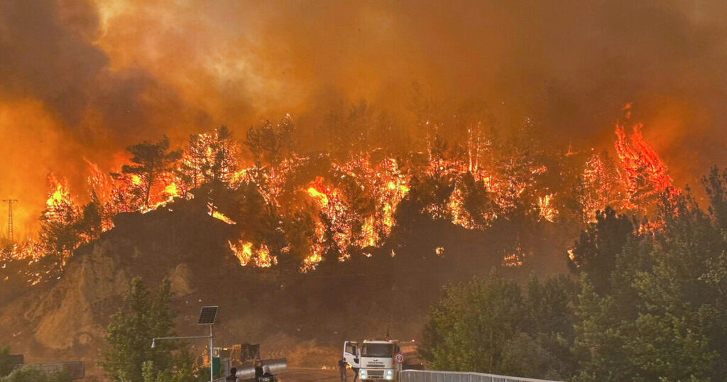 Wildfire kills 10 firefighters and rescue workers in Turkey