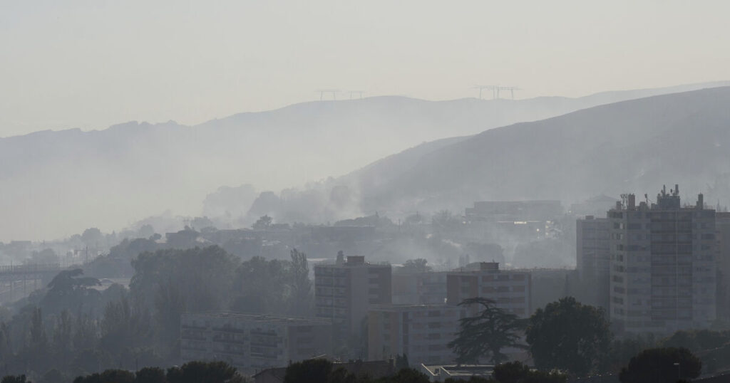 Wildfire that reached Marseilles pushed back but not extinguished