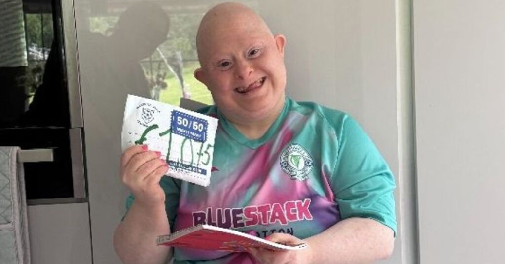 Lucky Catherine scoops the Ballybofey United 50/50 cash prize!